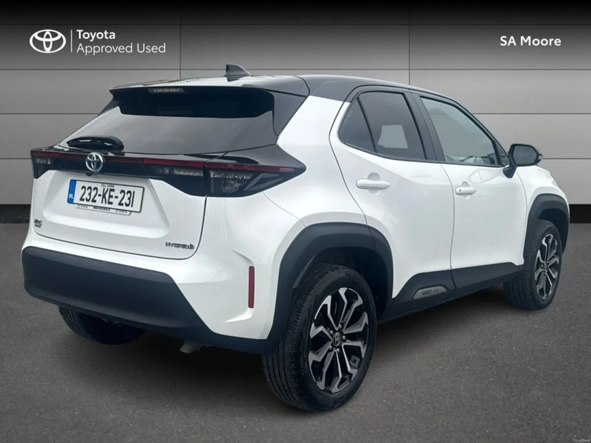 Toyota Yaris Cross HYBRID LUNA SPORT - Image 2