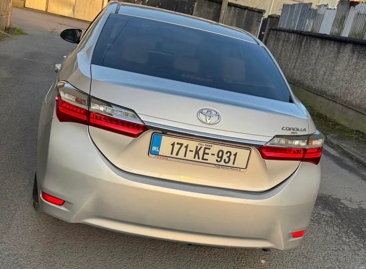 Toyota corolla - Image 3