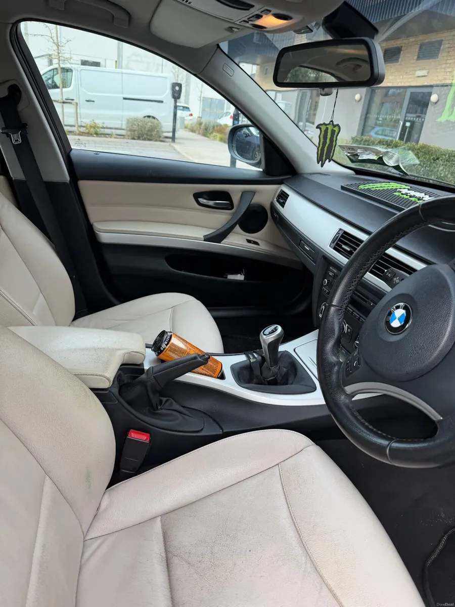 BMW 3 SERIES 2011 - Image 3