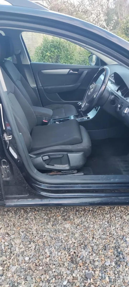 Volkswagen Passat 2013 - Image 3