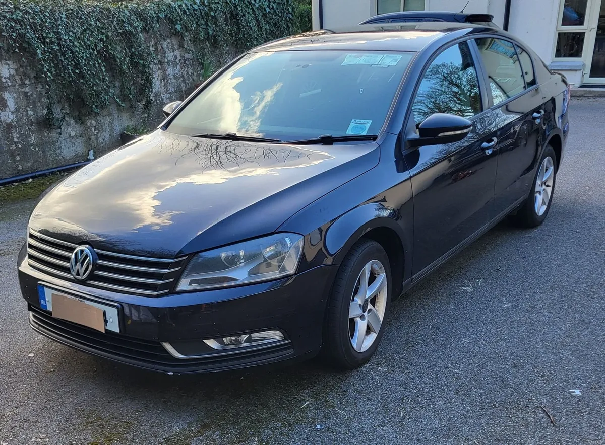 Volkswagen Passat 2012 - Image 2