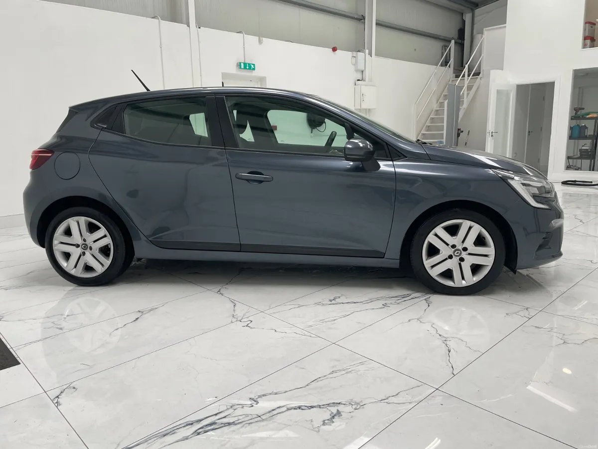 Renault Clio 2022 - Image 2