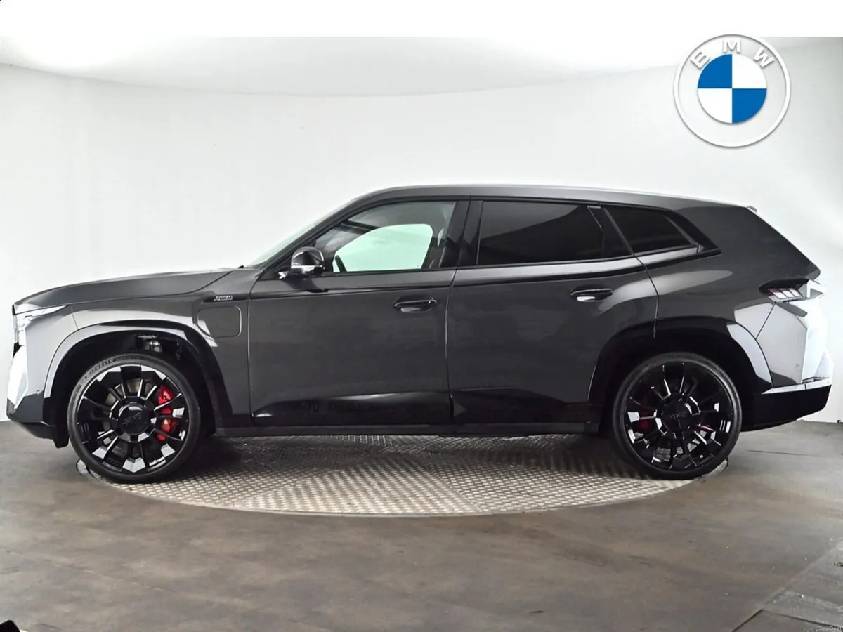 BMW XM 50e - Image 4