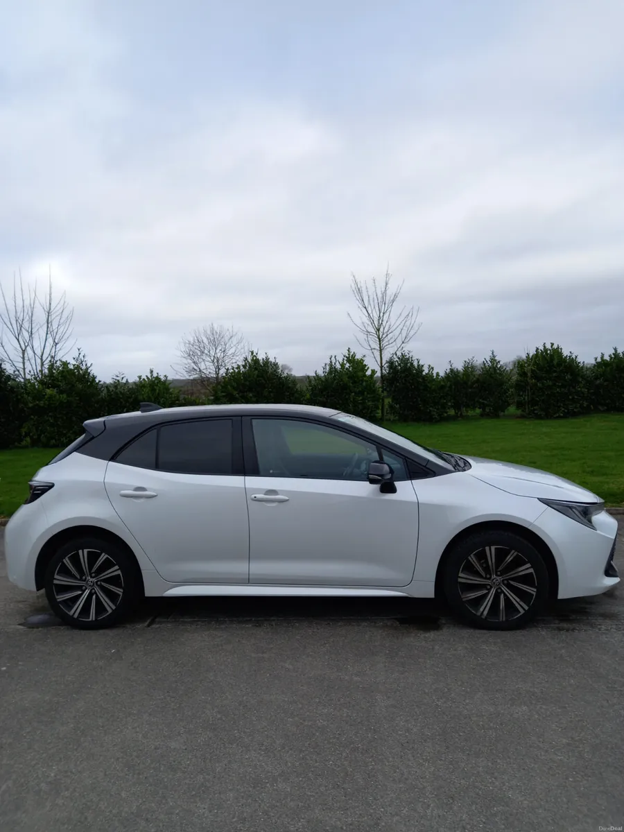 2022 Toyota Corolla 1.8 Petrol Hybrid Automatic - Image 2
