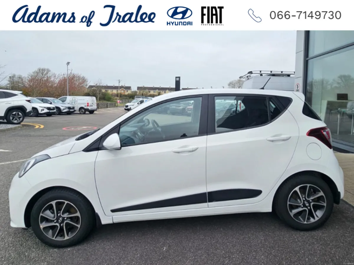 Hyundai i10 DELUXE 4DR - Image 2