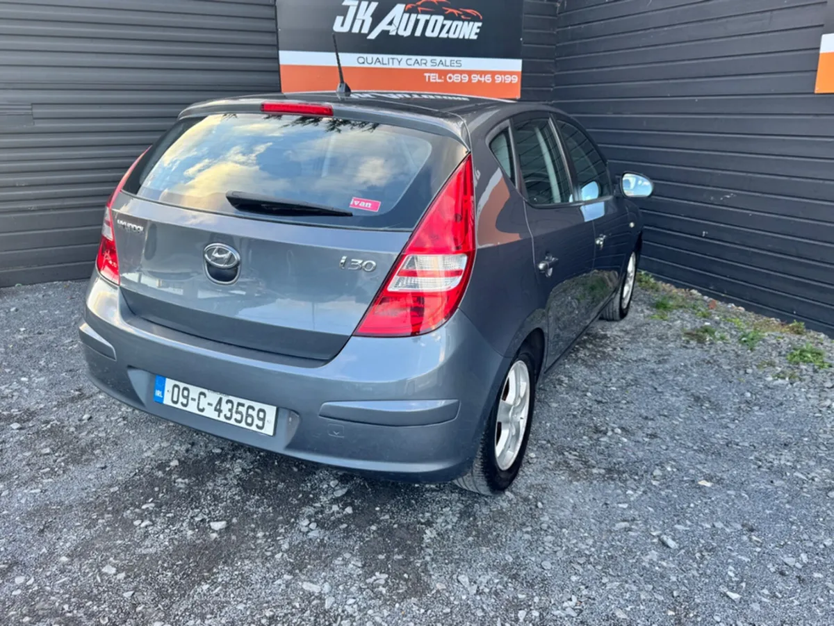 Hyundai i30 1.4 COMFORT 5DR - Image 4