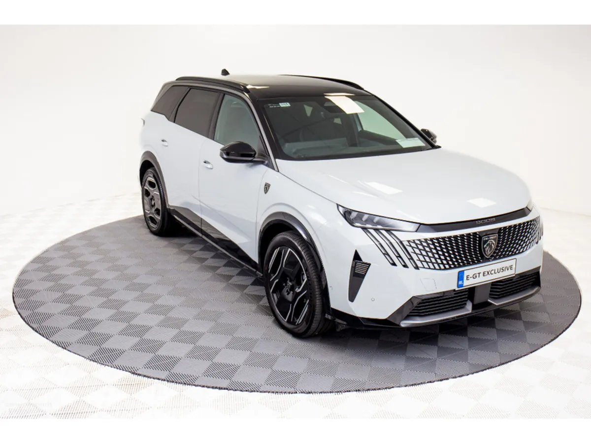 Peugeot 5008 E-GT Exclusive 72kWh 210HP - 7 Seats - Image 1