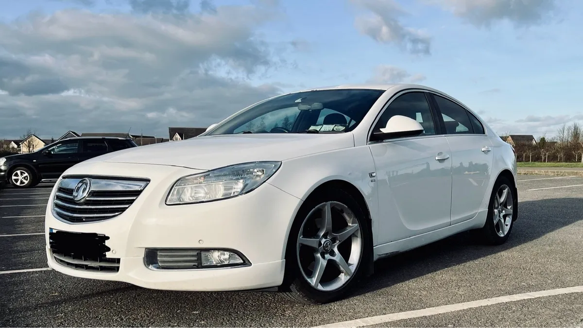 Vauxhall Insignia - Biturbo 4x4 - Image 1