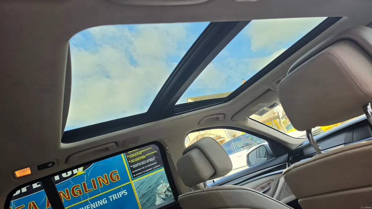 BMW 5-Series 2010 - Image 2