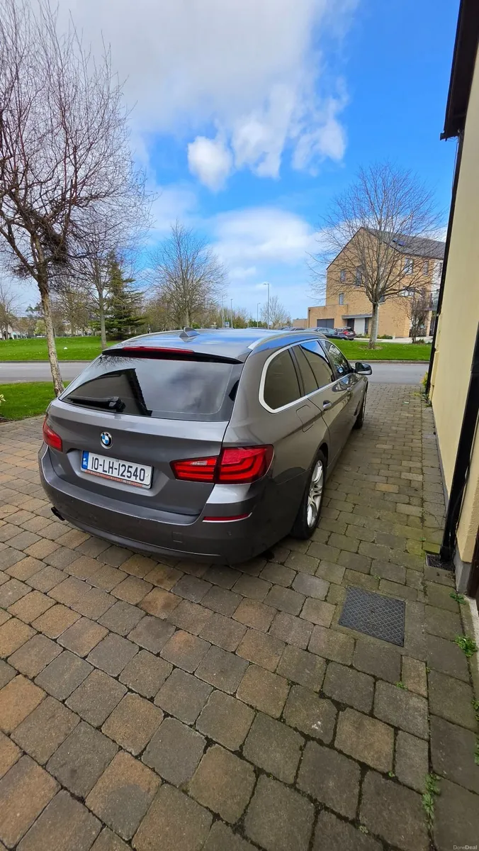 BMW 5-Series 2010 - Image 4