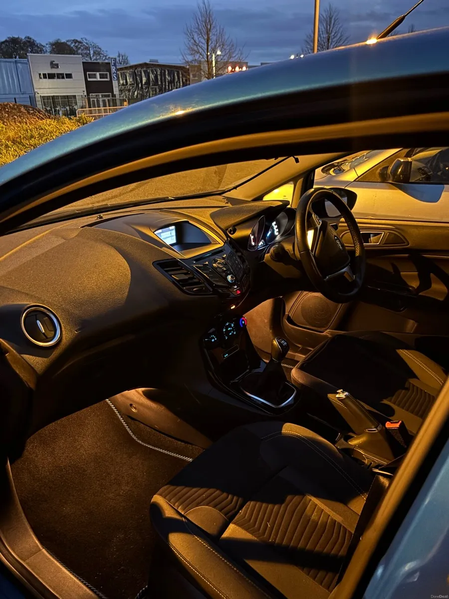 Ford fiesta - Image 4