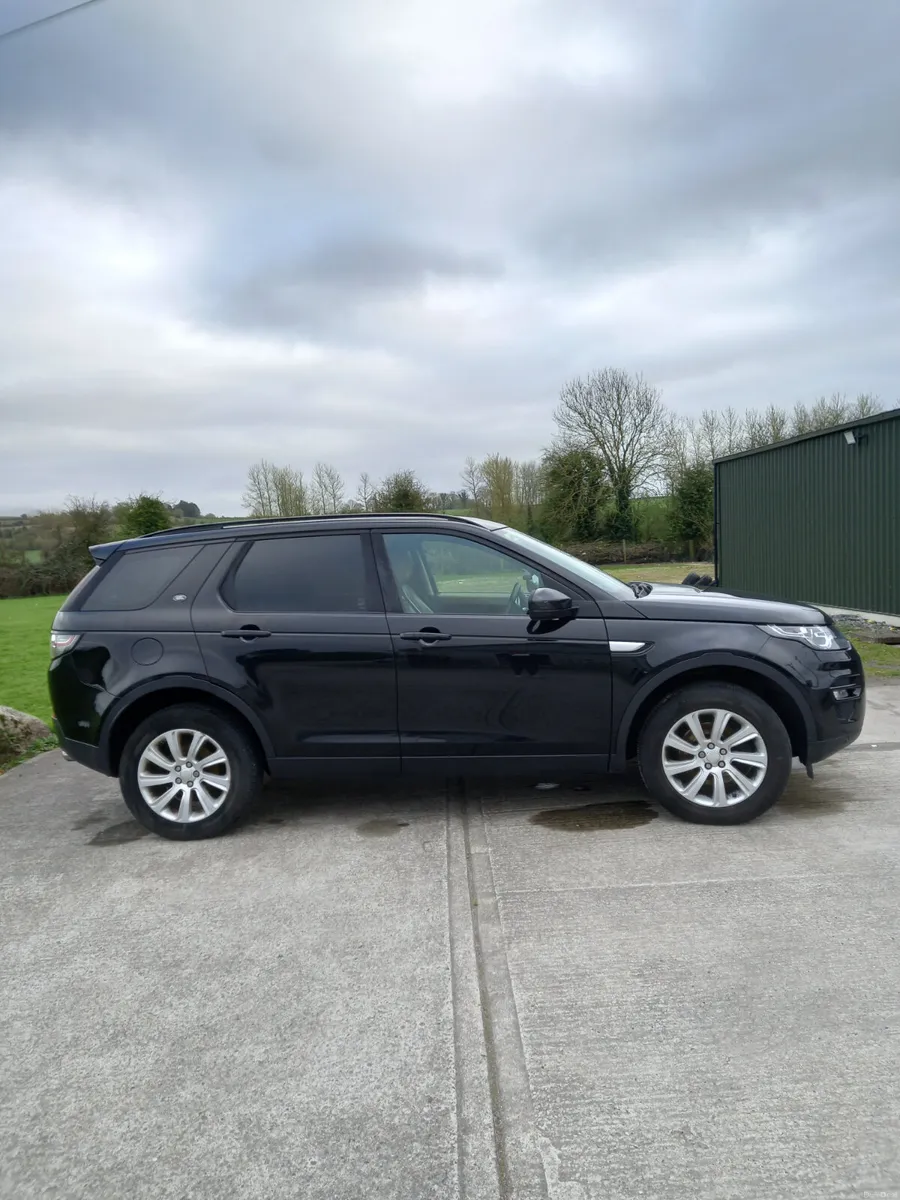 2015 Land Rover Discovery 7 Seats 2.2 Diesel - Image 2
