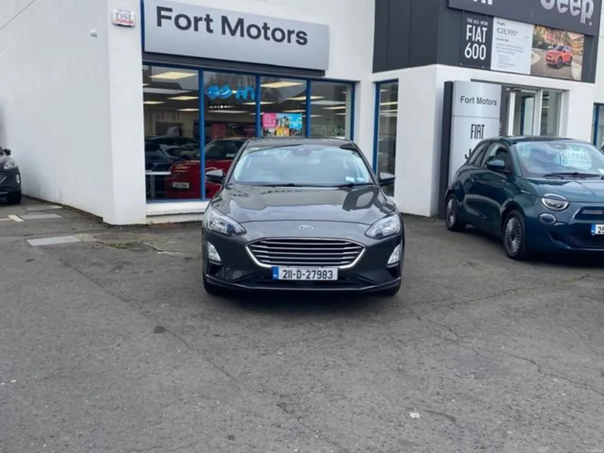 Ford Focus Titanium Edition, Automatic, Petrol, 23 - Image 3