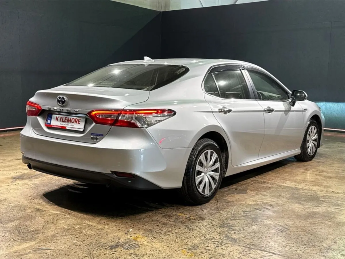 Toyota Camry 2.5 HYBRID - CRUISE CONTROL - TOYOTA - Image 4