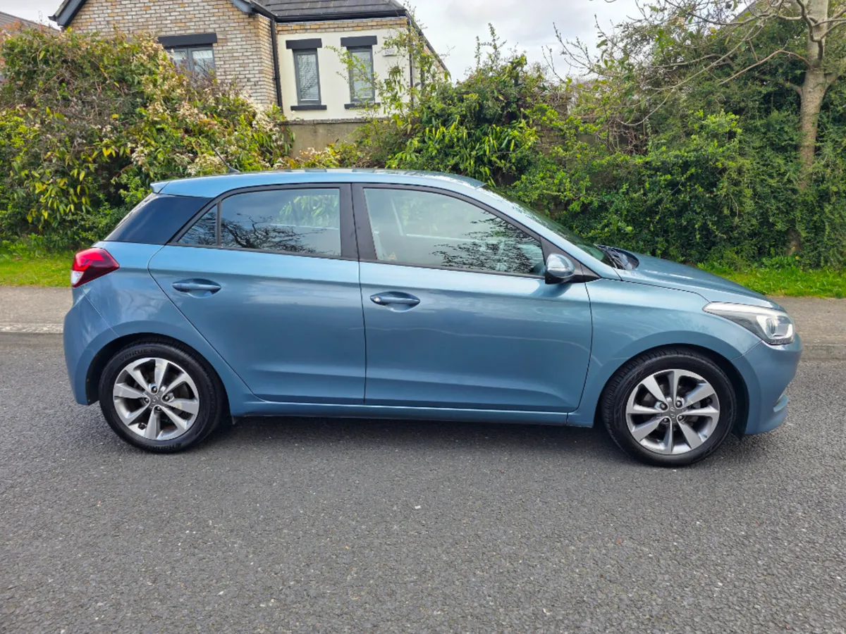 Hyundai i20 Petrol Deluxe 5DR - Image 2