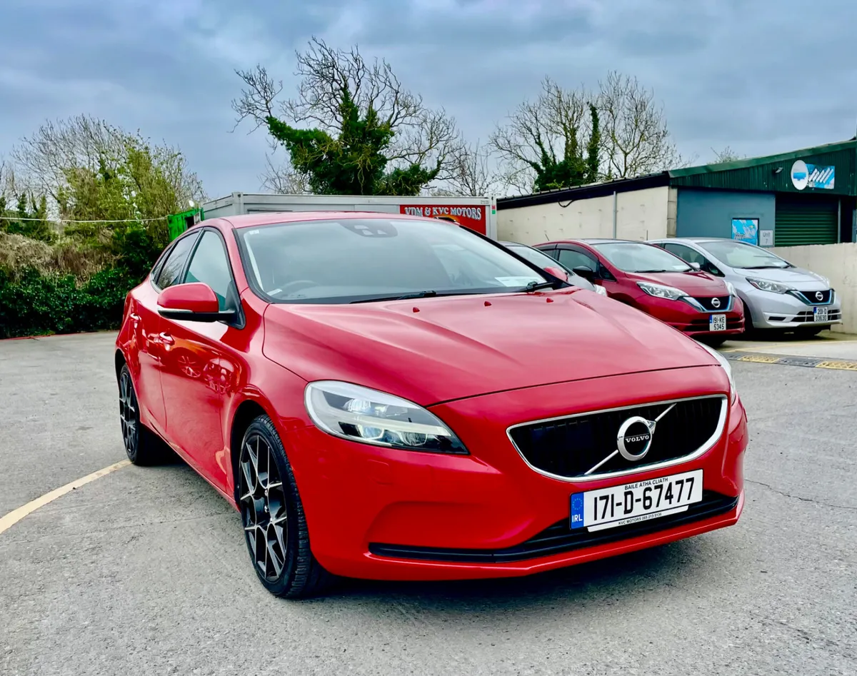 VOLVO V40 2017 2.0, DIESEL - Image 1