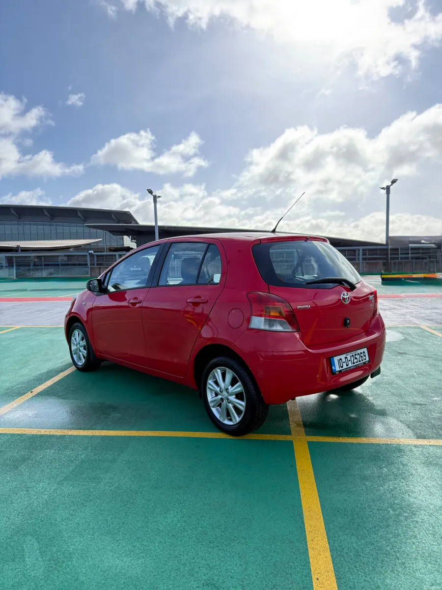 10 Toyota Yaris 1.3 Petrol AUTO - LOW MILEAGE - Image 4