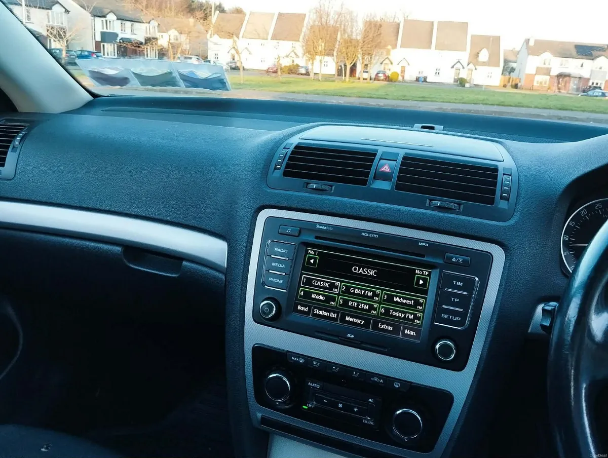 Skoda Octavia 2010 - Image 2