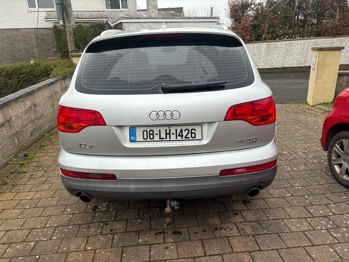 Audi q7 doe7/26 tax6/26 5seat crew cab no issues - Image 2