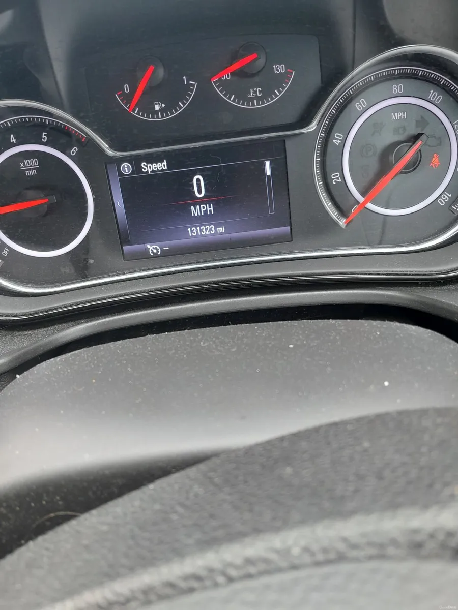 2017 Vauxhall Insignia  nct 06/26 tax 06/26 .€4800 - Image 3