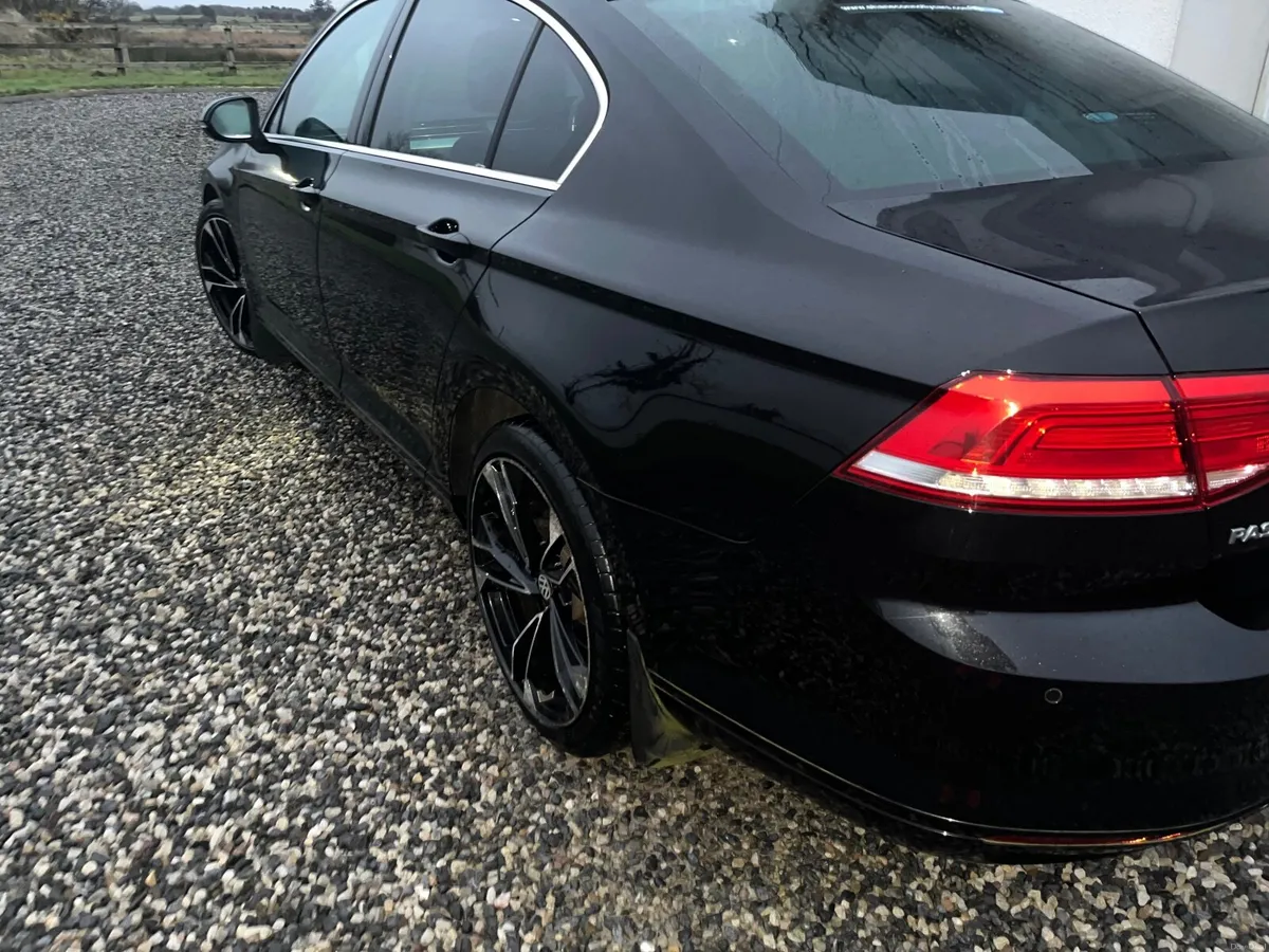 Volkswagen Passat 2019 - Image 4