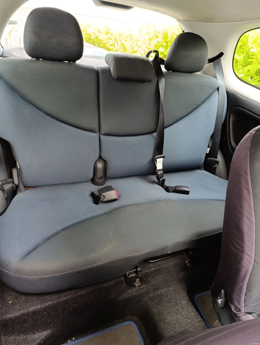 Toyota Yaris 2005 - Image 4