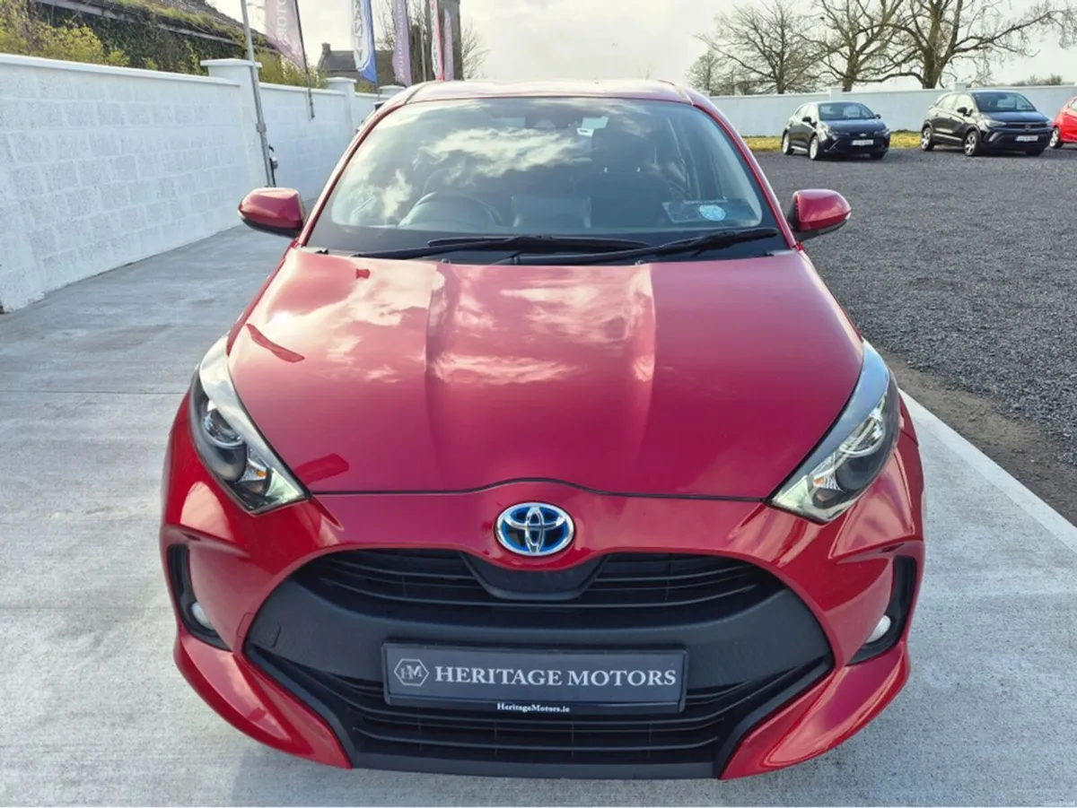 Toyota Yaris HYBRID LUNA AUTO 4DR - Image 3