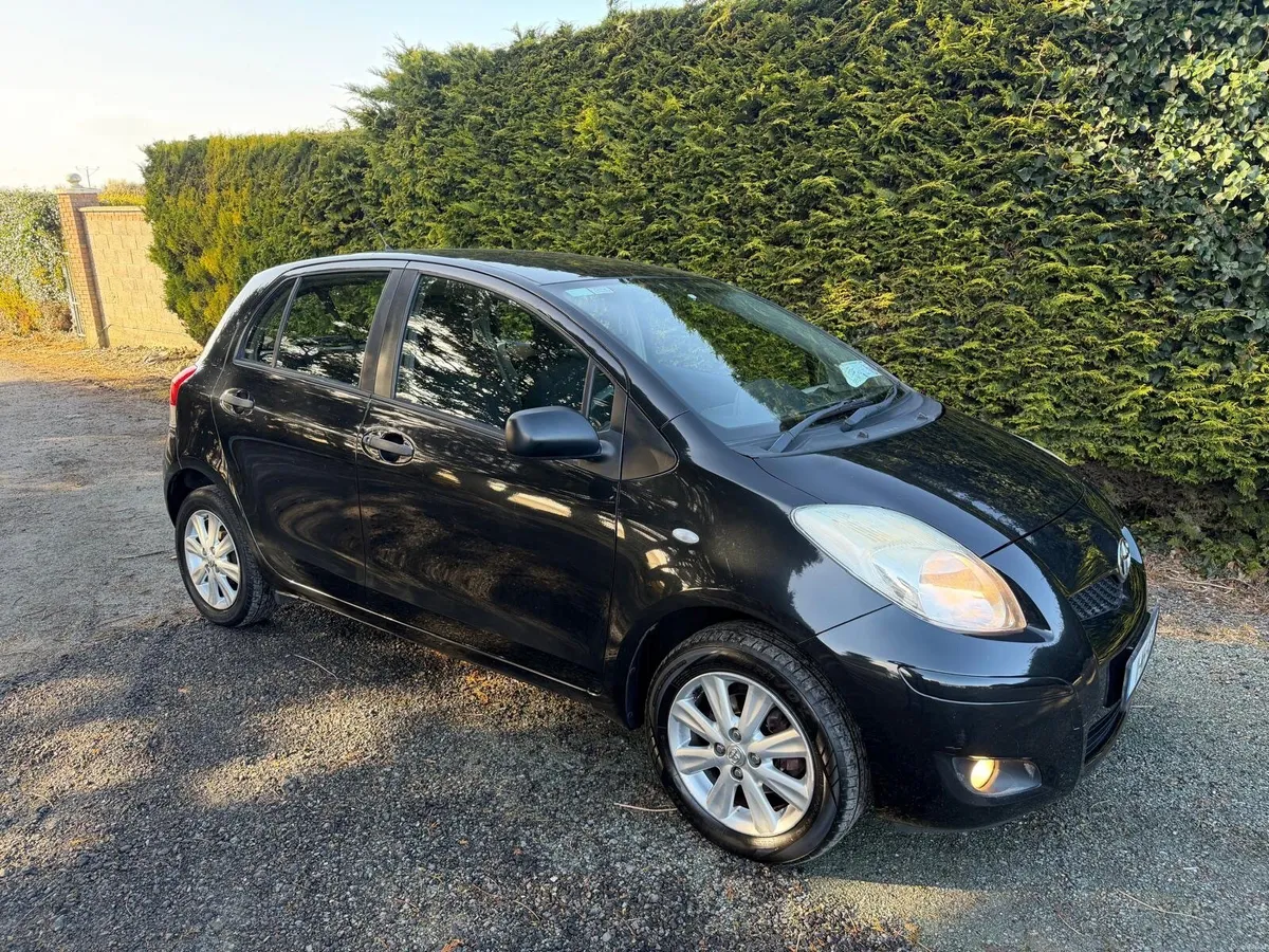 Toyota Yaris 2011 1.0 petrol *NCT TAX* - Image 2