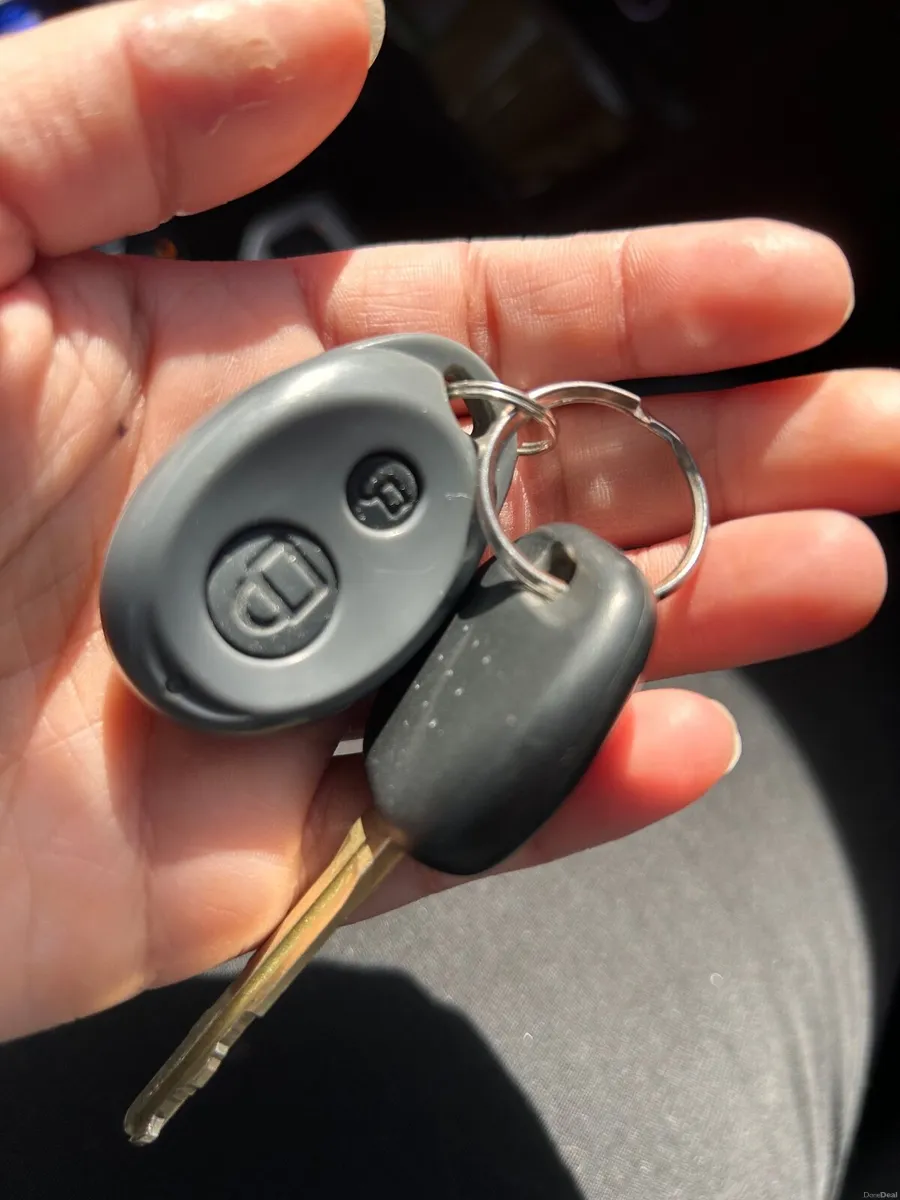 White Toyota Vitz 2013 (Automatic) for sale - Image 4