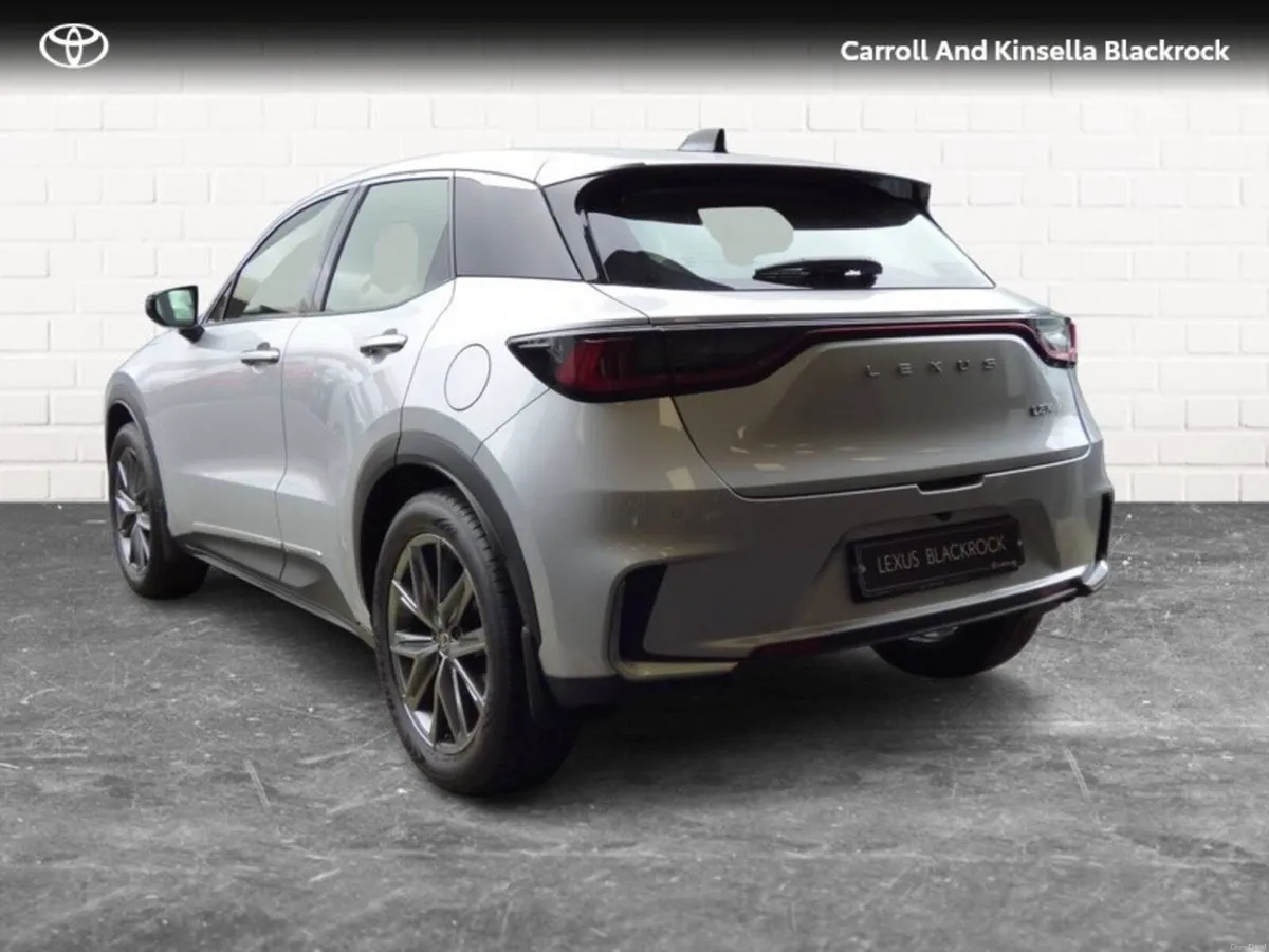 Lexus LBX Hybrid Elegant - Image 4