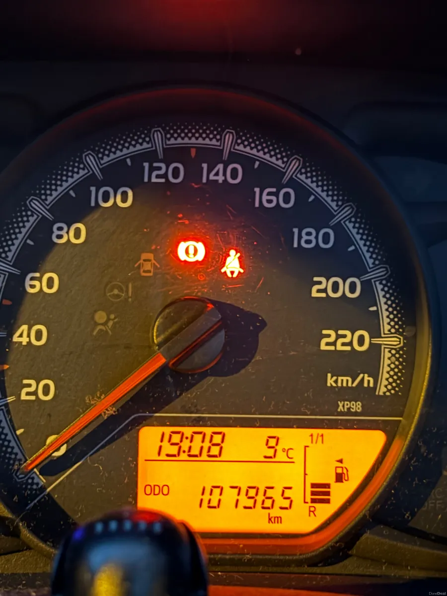 Toyota Yaris 2015 - Image 3