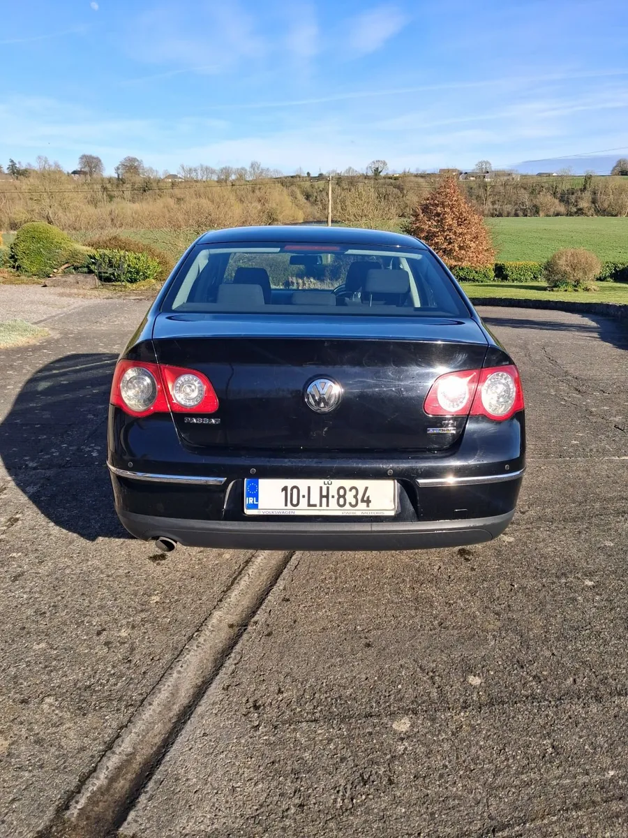 Volkswagen Passat 2010 - Image 3
