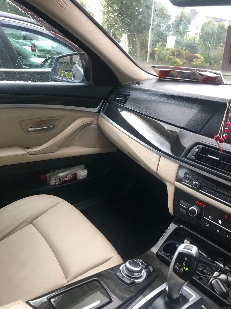 BMW 5-Series 2011 - Image 3