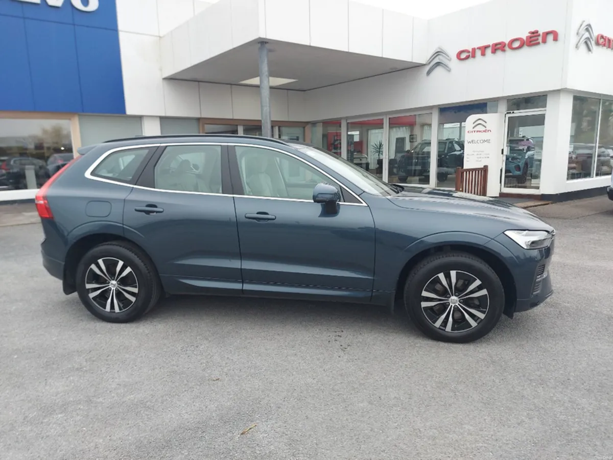 Volvo XC60 B4 D MOMENTUM 5DR AUTO - Image 2