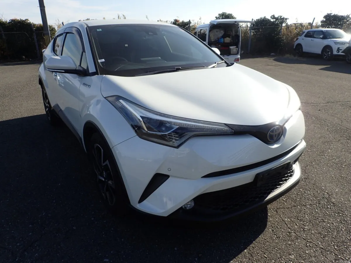 Toyota C-HR 1.8 SOL PLUS CVT PETROL HYBRID *TOP SP - Image 2