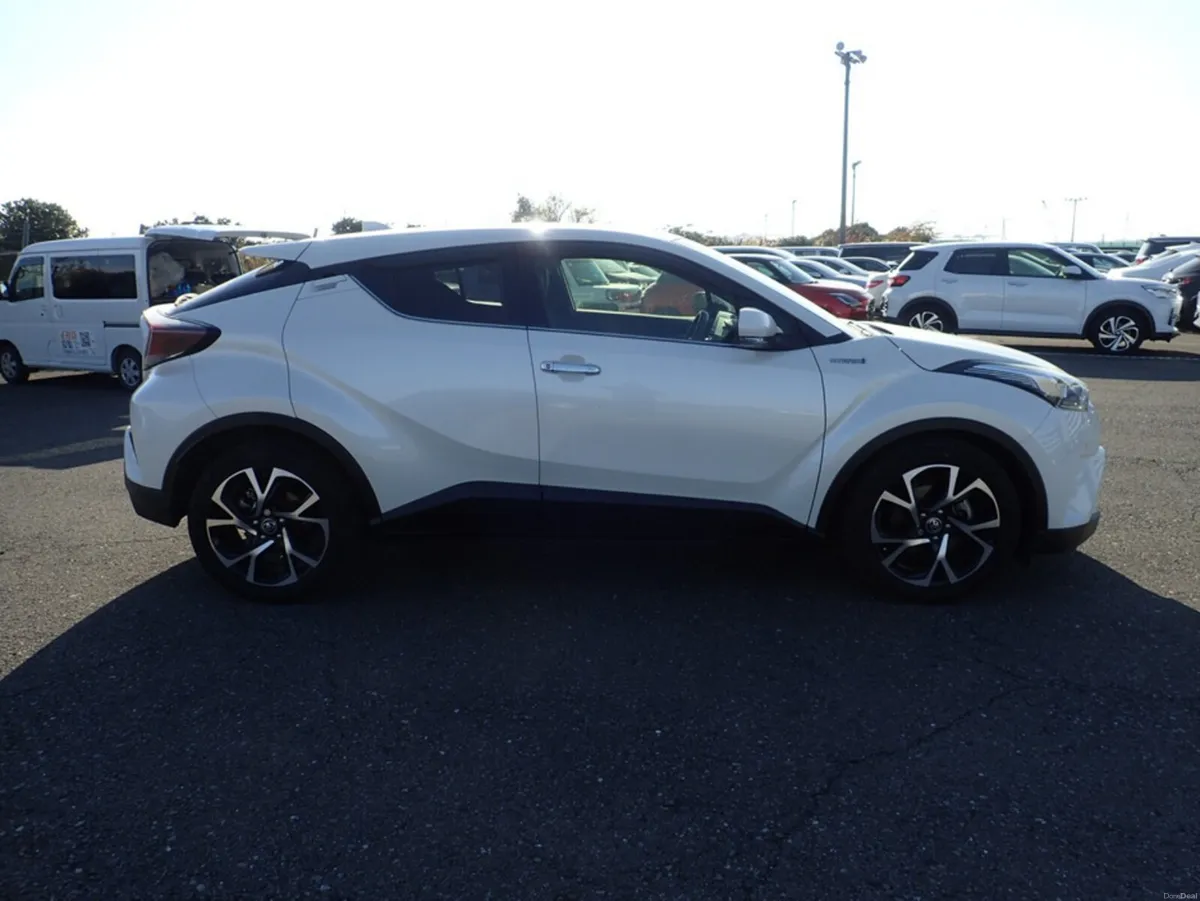 Toyota C-HR 1.8 SOL PLUS CVT PETROL HYBRID *TOP SP - Image 3