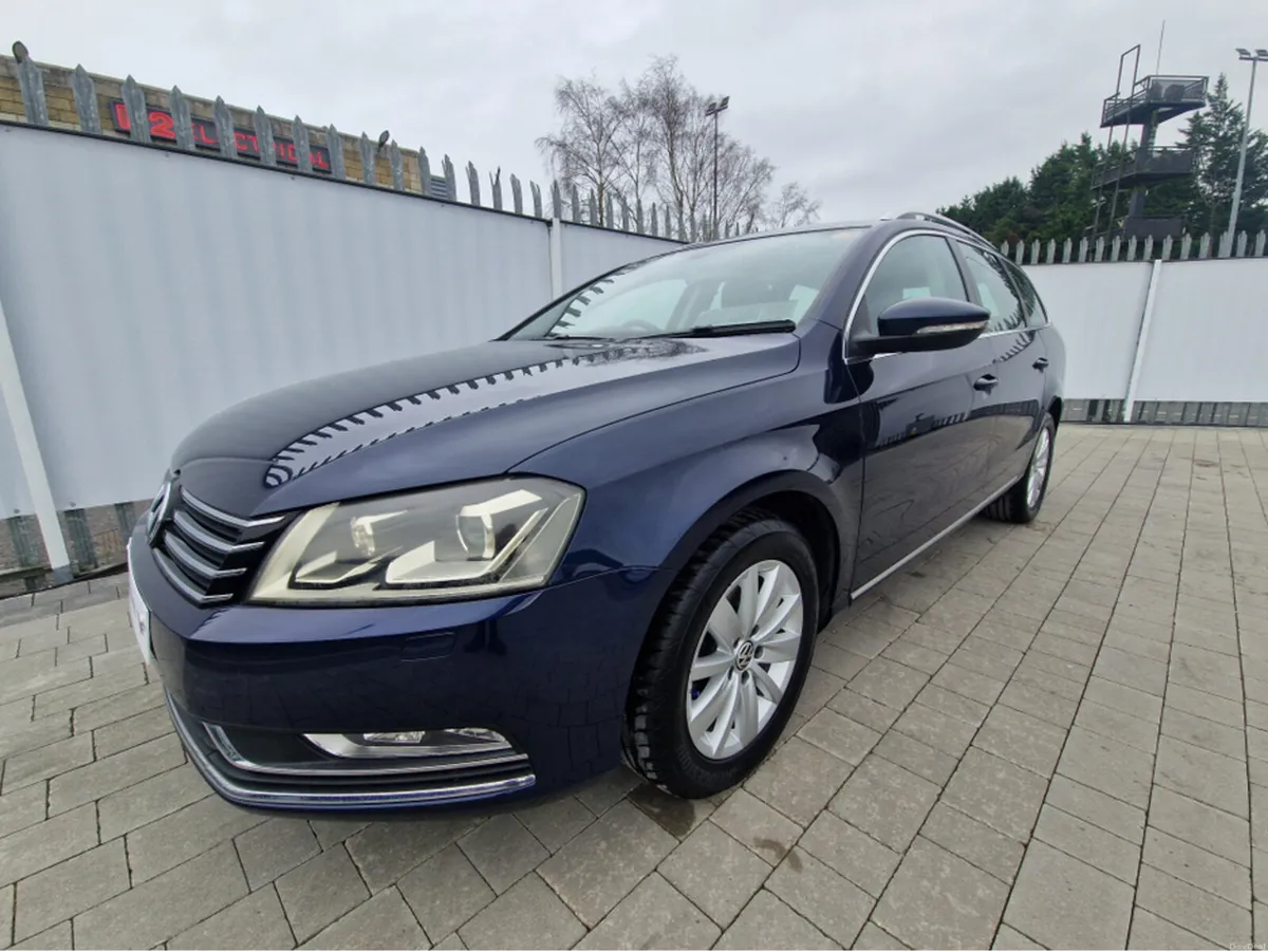 Volkswagen Passat 1.4 PETROL AUTO - Image 4