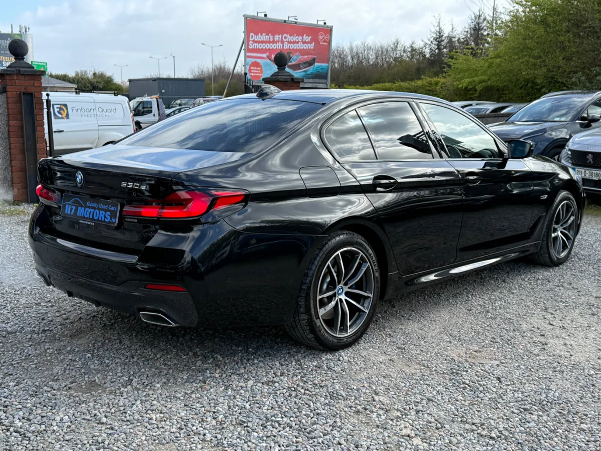 2022 BMW 5 Series  2.0 PLUG IN HYBRID G30 M SPORT - Image 3