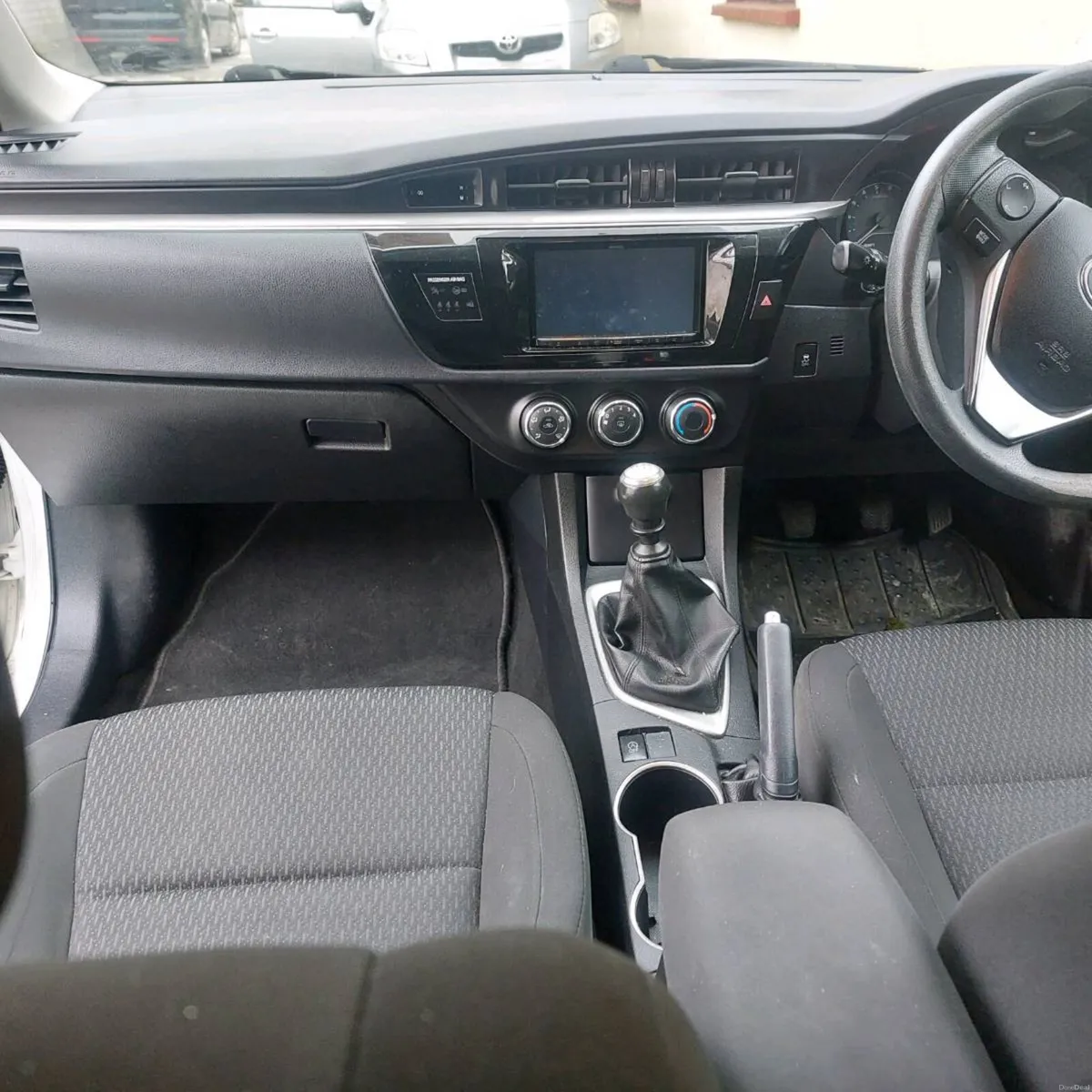 2015 toyota corolla 1.4 nct 6/27 new nct - Image 5