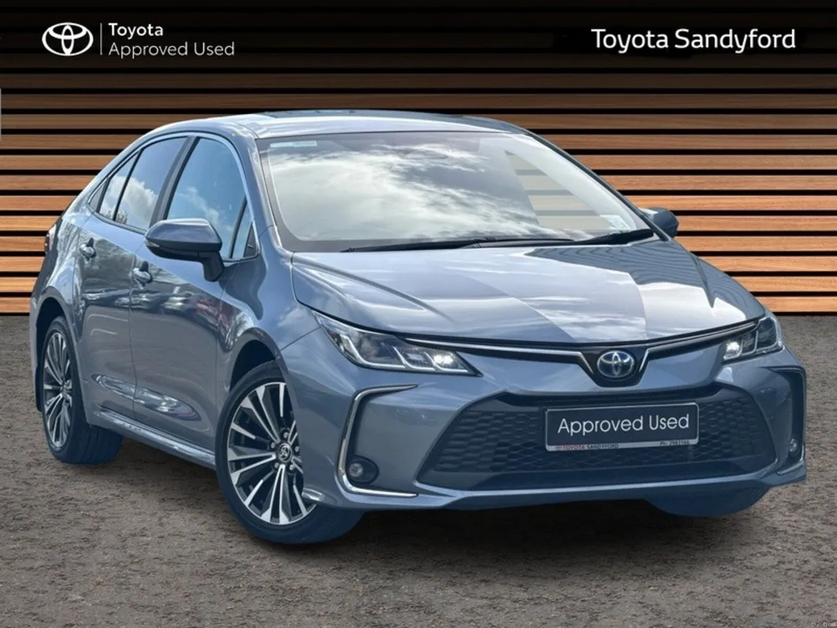 Toyota Corolla LUNASPORT HYBRID AUTO SALOON // TOY - Image 1