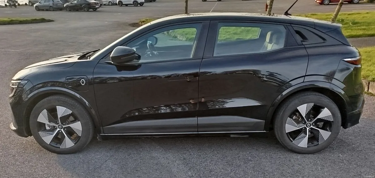 Renault Megane E-Tech EV60 Equilibre - Image 2