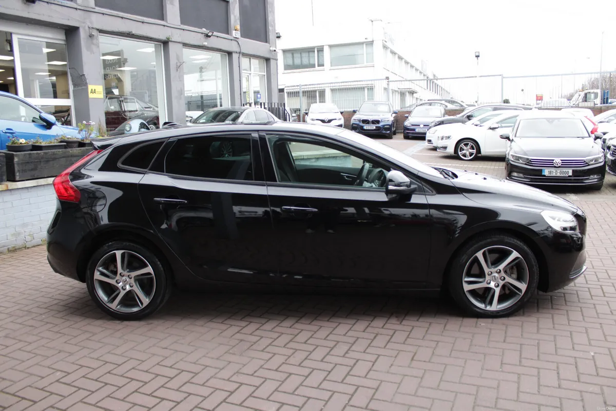 2016 VOLVO V40 D4 4DR ESTATE AUTO - Image 3