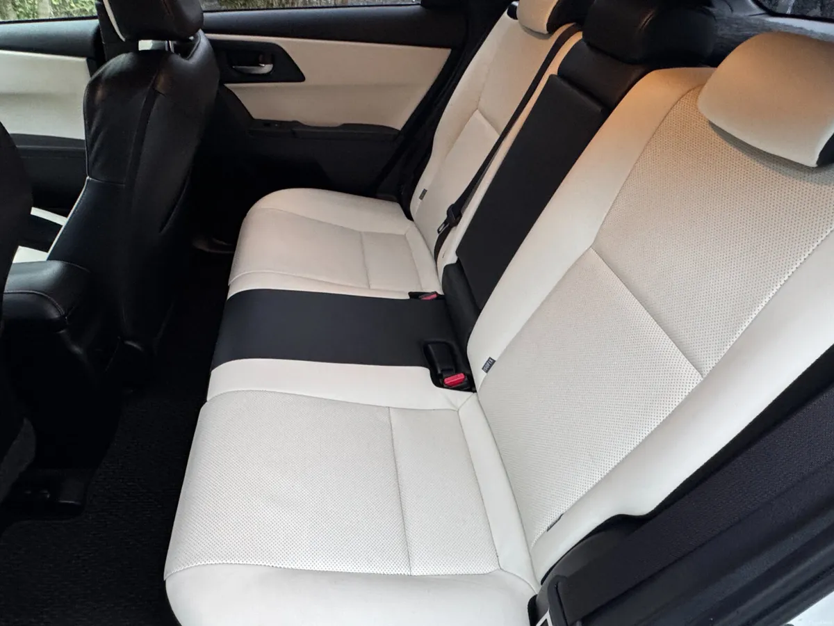 2017 Toyota Auris 1.8 Hybrid Sport - Image 4