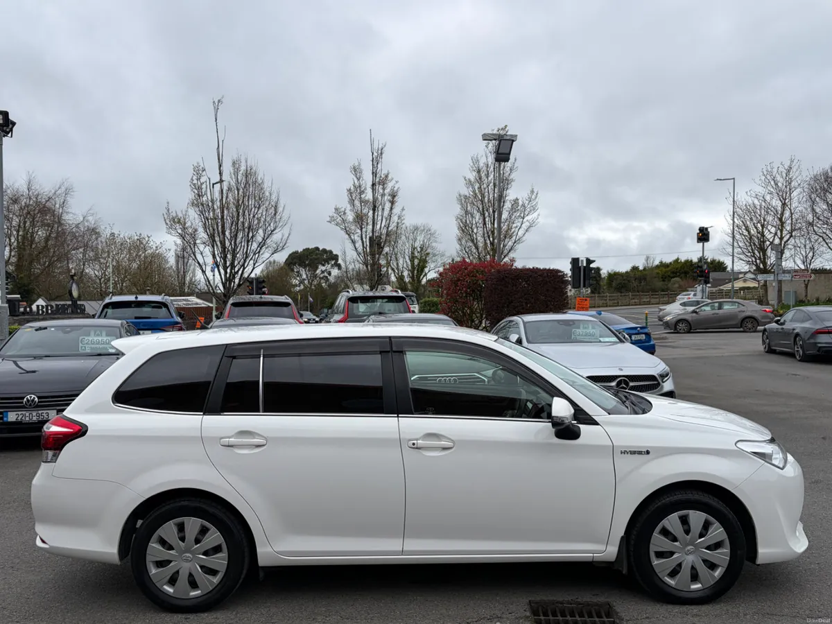 171 Toyota Corolla Fieleder Auto *Low KM* - Image 4