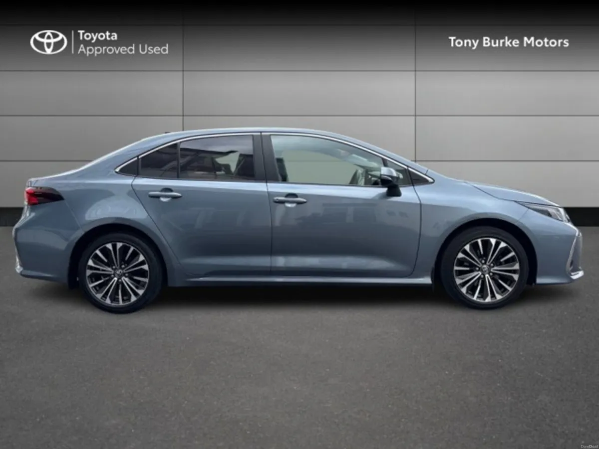 Toyota Corolla Saloon - LUNASPORT Edition - 1.8 Hy - Image 3