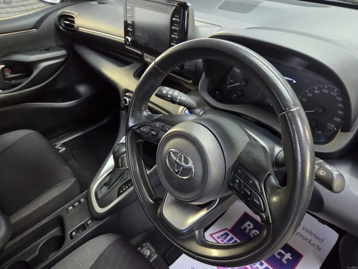 Toyota Yaris HYBRID LUNA AUTO 4DR - Image 4