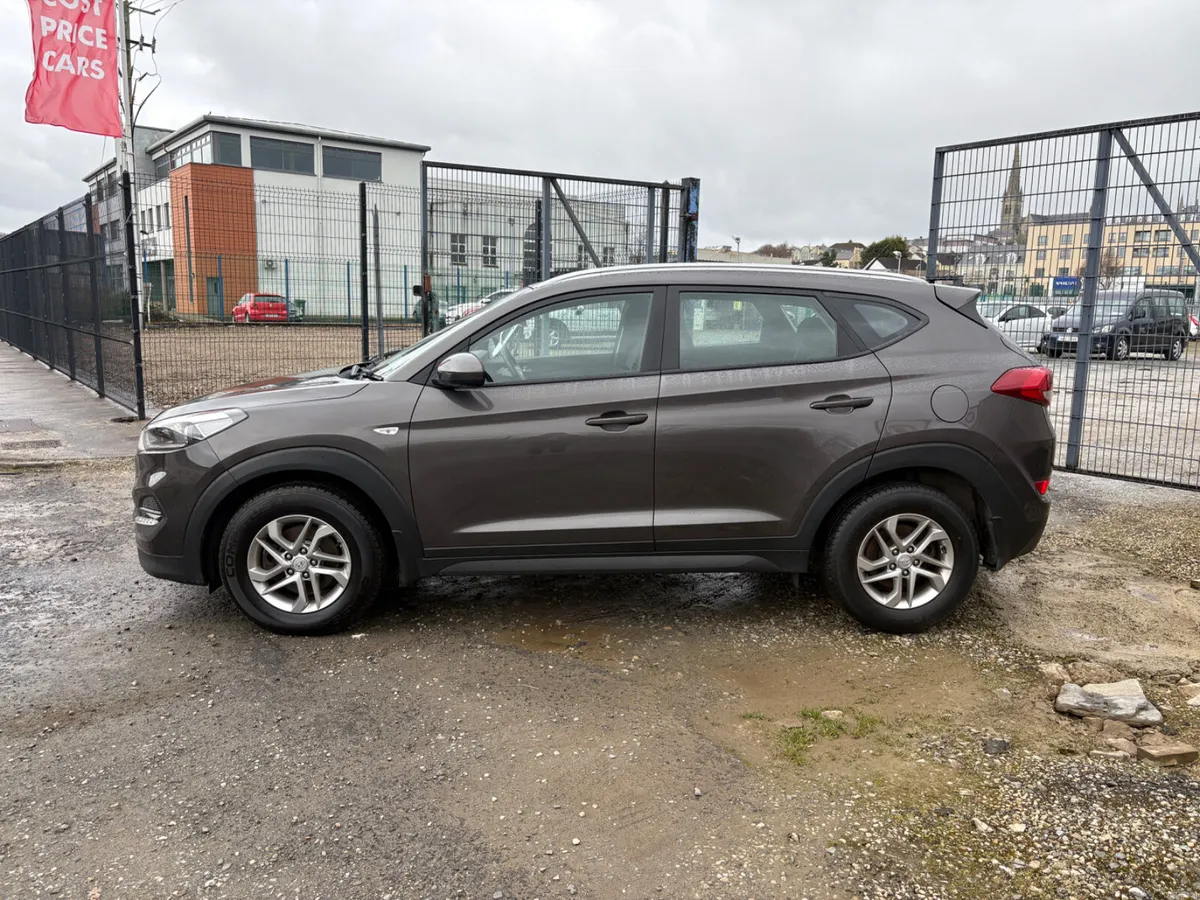 Hyundai Tucson 2016 LOW KMS - Image 4