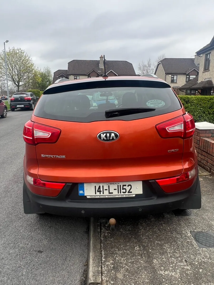 Kia Sportage 2014 orange manual - Image 3