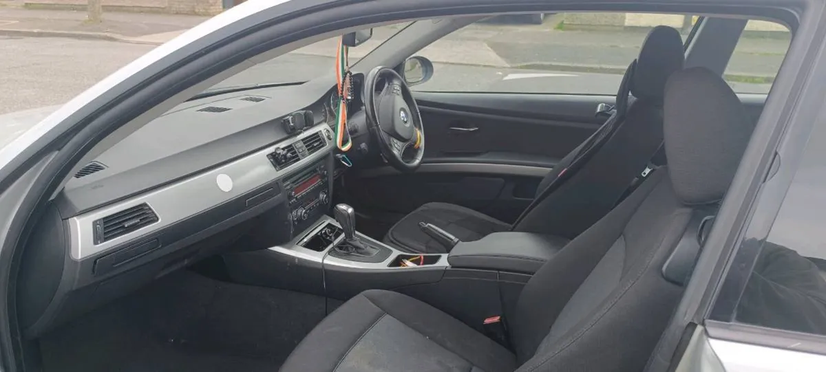 BMW 3 series 320i - Image 2