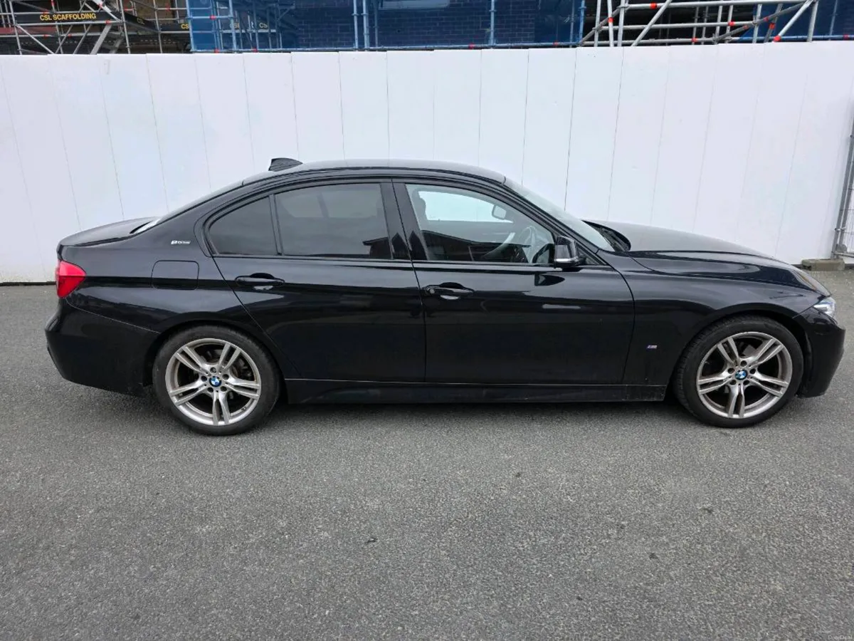 BMW 330e M Sport Shadow Edition - Image 4